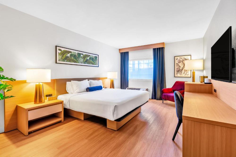 Superior King Room interior